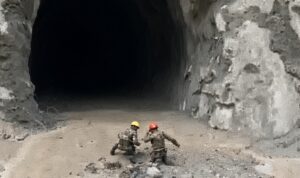 Nepal rescata de un túnel hidroeléctrico a varios supervivientes de la riada