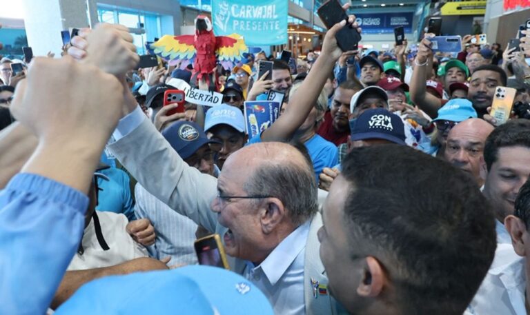 Machado sobre el regreso de Omar González: “Nuestra primera guacamaya aterrizó en Venezuela”
