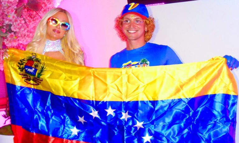 Paris Hilton expresa su deseo de visitar Venezuela posando con la bandera nacional