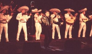 Estrenan película “Juan Gabriel, mi primer Bellas Artes” a 10 años de su muerte