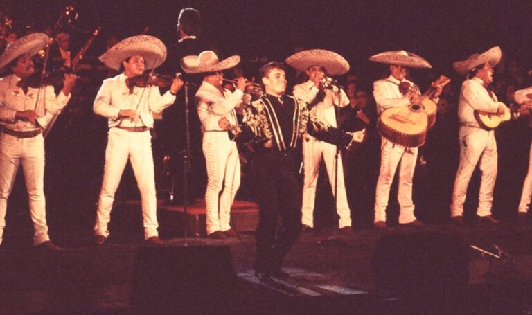 Estrenan película “Juan Gabriel, mi primer Bellas Artes” a 10 años de su muerte