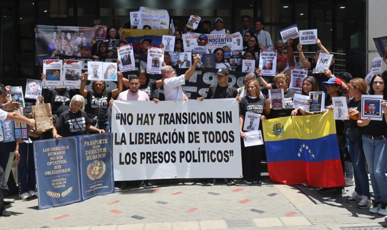 Machado denuncia que “el régimen mantiene a 382 presos políticos”