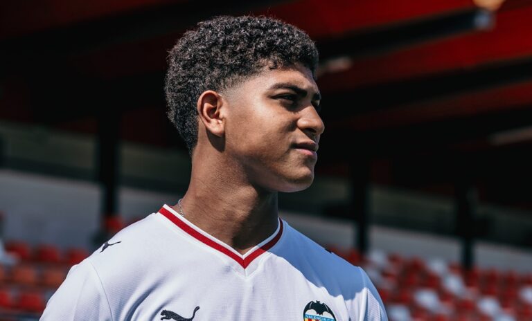 El Valencia incorpora al lateral venezolano Román Davis, de 18 años