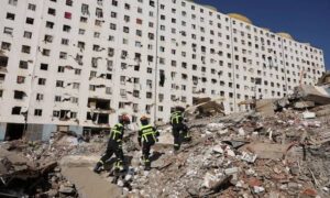 Sube a 6.438 la cifra de muertos por el doble terremoto