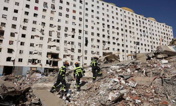 Sube a 6.438 la cifra de muertos por el doble terremoto