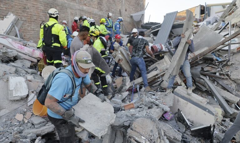 Suben a 169 los muertos y a 668 los heridos por el terremoto en Colombia