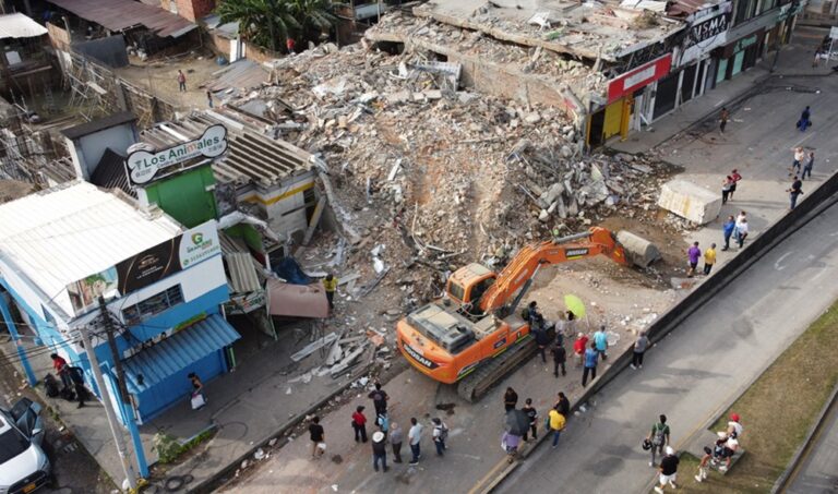 Suben a 265 los muertos y a 496 los desaparecidos por terremoto en Colombia