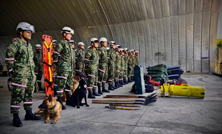 Colombia alista 5 pelotones de rescatistas para emergencias por el terremoto