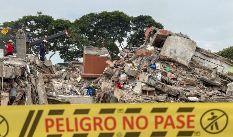 De la Espriella rebaja a 289 los muertos por el terremoto en Colombia