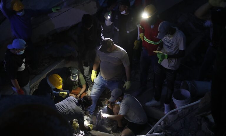 Suman 86 personas rescatadas con vida de los escombros en Cali tras el terremoto
