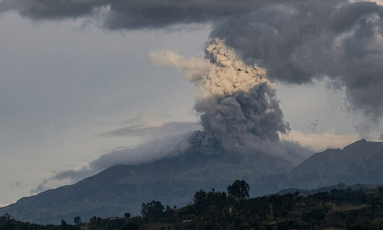 Volcán Puracé registra actividad tras terremoto en Colombia