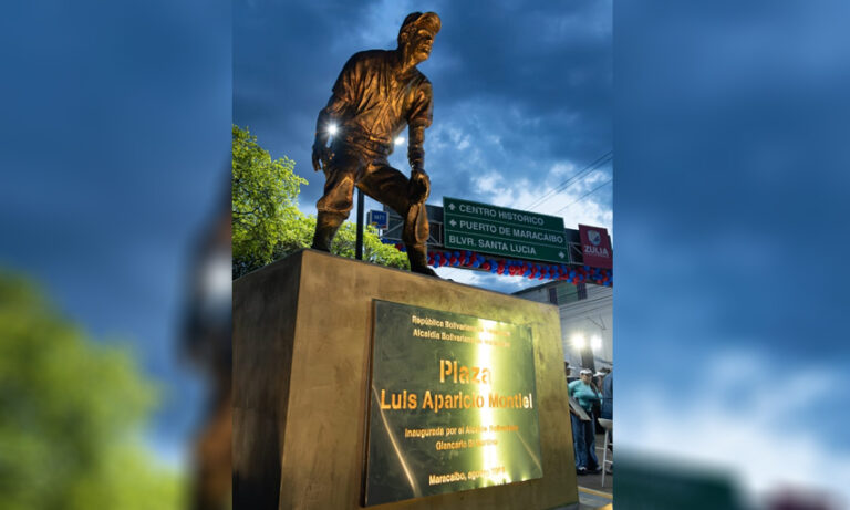 Alcaldía de Maracaibo devela primera estatua en Venezuela en honor a Luis Aparicio