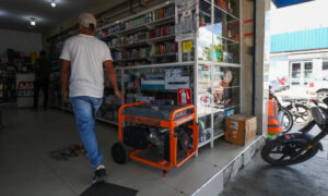 Gobierno interino pide a industrias y comercios disminuir su consumo eléctrico