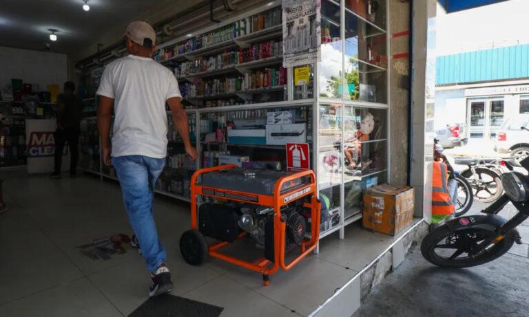 Gobierno interino pide a industrias y comercios disminuir su consumo eléctrico