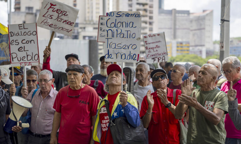 Chavistas protestan en Caracas contra la presencia de EE. UU. en el país