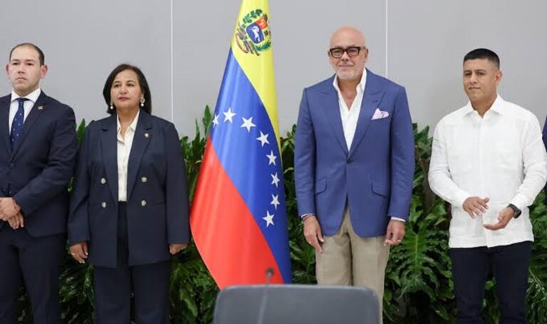 Exigen transparencia en el diálogo entre el chavismo y la oposición