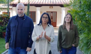 Delcy Rodríguez anuncia integración entre Seniat y Saren