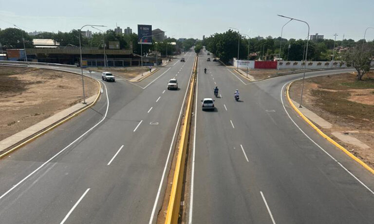 Gobernación del Zulia recupera y demarca más de 80 kilómetros de vías