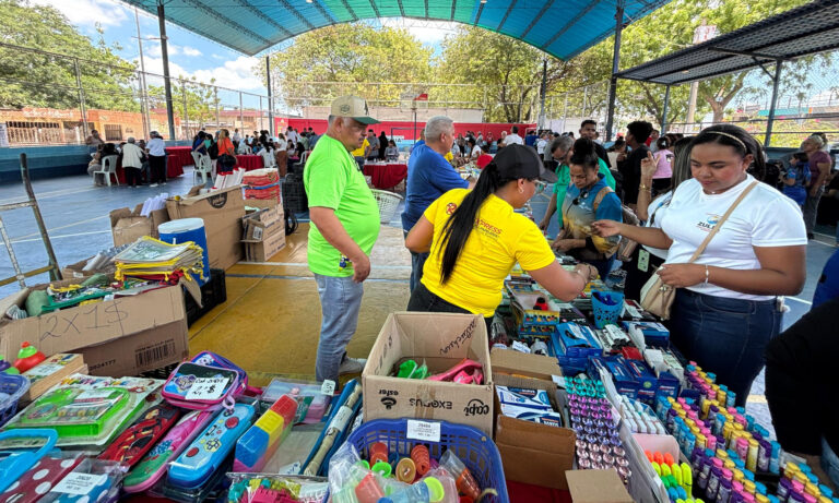 Gobernación activa Feria Escolar con útiles a precios solidarios y atención médica