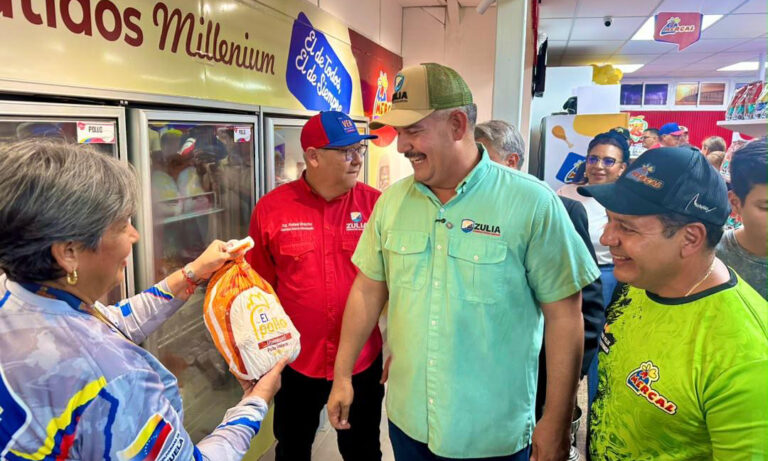 Gobernador inaugura Mercal en Cecilio Acosta para atender a 17.400 familias