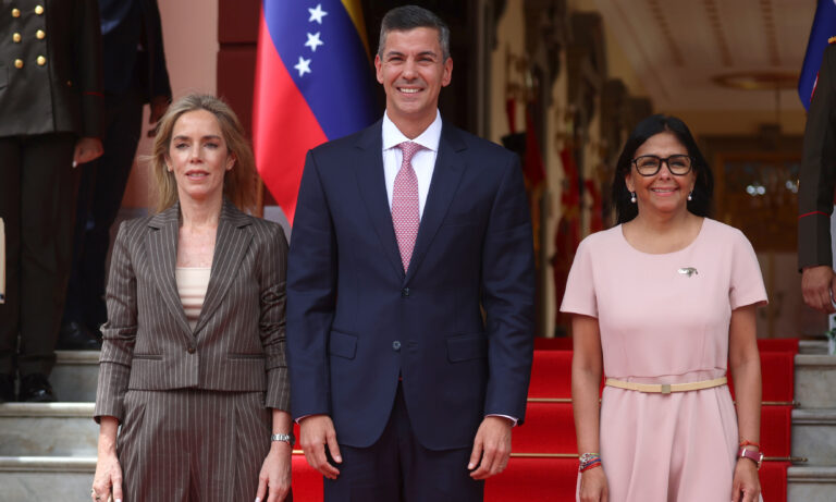 Delcy Rodríguez recibe al presidente paraguayo Santiago Peña en Miraflores