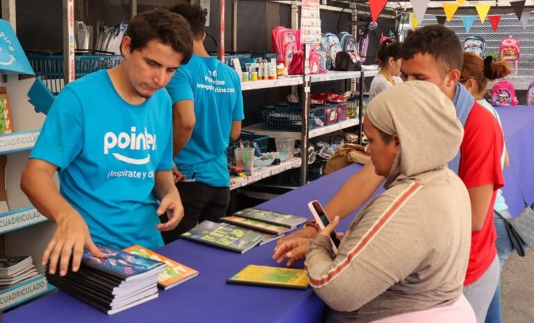 Familias marabinas aprovechan descuentos de la Feria Escolar de la Alcaldía