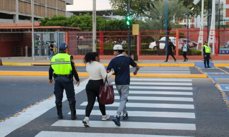 Alcaldía de Maracaibo rehabilita estación de Polimaracaibo y paso peatonal frente a la Urbe