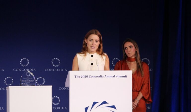 Hija de Machado recoge en Nueva York Premio al Liderazgo Concordia concedido a la Nobel de la Paz