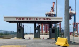 Anuncian recuperación casi total de operaciones en el puerto de La Guaira