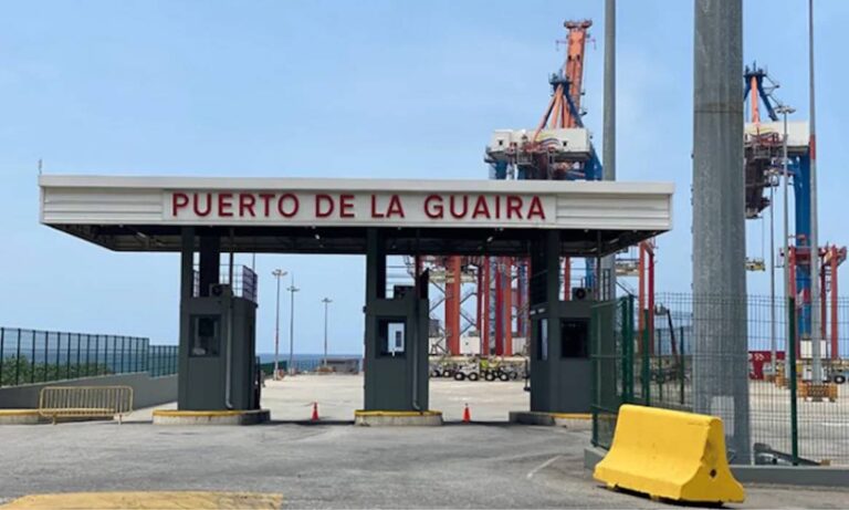 Anuncian recuperación casi total de operaciones en el puerto de La Guaira