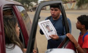 Tía y primo buscan a joven desaparecido en La Guaira a 11 semanas de los sismos