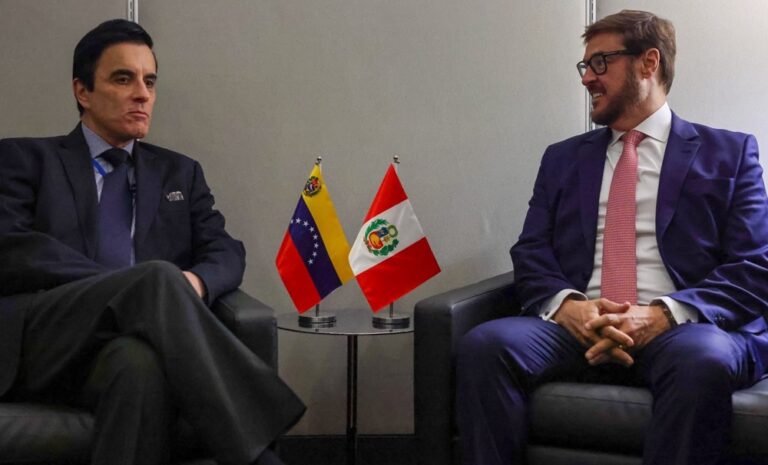 Gobierno interino acuerda “seguir dando pasos sólidos” en sus relaciones con Perú