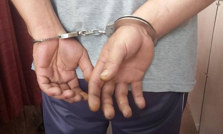 Hombre asesina a su expareja, la ata en el río Guanare y huye con su hijo