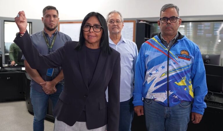 Delcy Rodríguez pide colaborar con el ahorro energético a su regreso de Nueva York