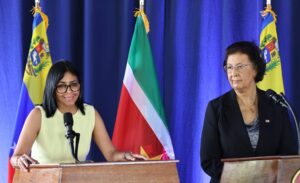 Delcy Rodríguez en Surinam: “El camino es la cooperación en el marco del derecho internacional”