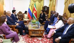 Surinam afirma que visita de Delcy Rodríguez pone de relieve “histórica amistad” bilateral