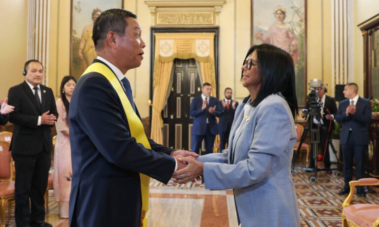 Delcy Rodríguez negocia con Vietnam unos 30 acuerdos en energía y agricultura