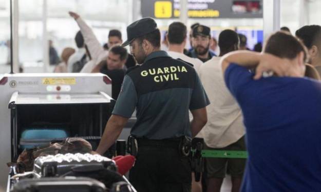 Detienen a exfuncionario de embajada venezolana en España con 50 kilos de cocaína