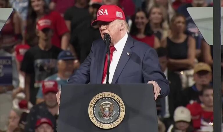 Trump vuelve a prometer dividendos de 5.000 dólares si republicanos ganan las legislativas