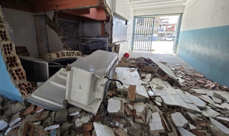 Gobierno interino reporta 87 escuelas en riesgo y no descarta construcción de nuevos centros