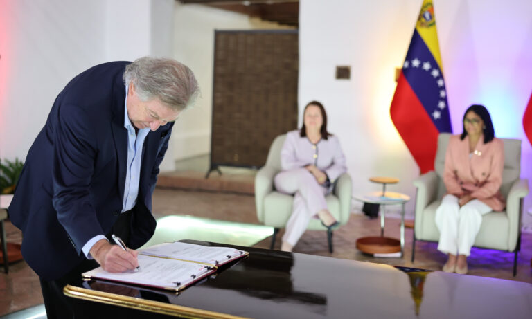 Colombiana GeoPark y gobierno interino firman contrato para operar bloque petrolero por 25 años