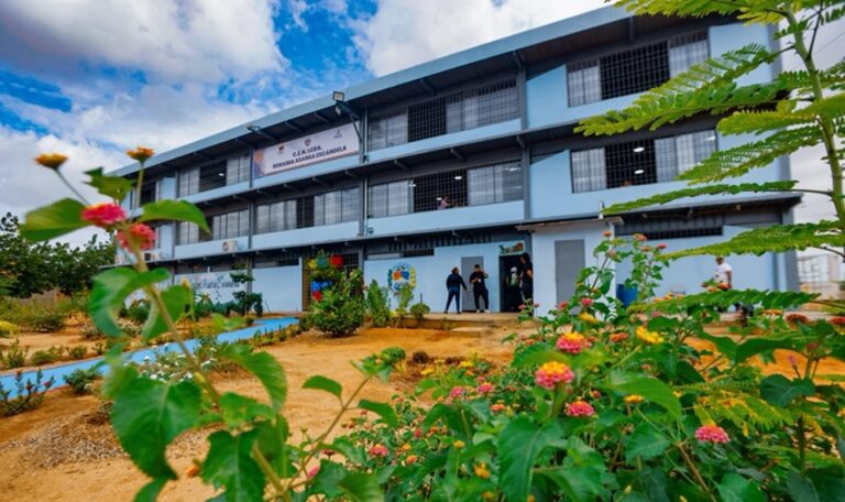 Gobernador inaugura el Complejo Educativo Nacional Licenciada Roraima Asansa Escandela en San Francisco