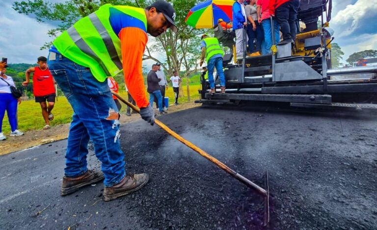 Vicepresidencia de Servicios Públicos y Gobernación inician rehabilitación vial de la Troncal 1 en el municipio Sucre