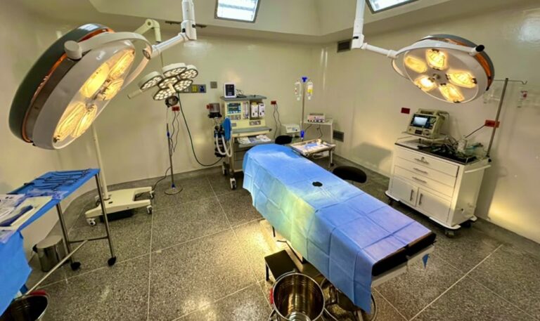 Gobernador reinaugura UCI, pabellones y área de hospitalización del Hospital Central de Maracaibo