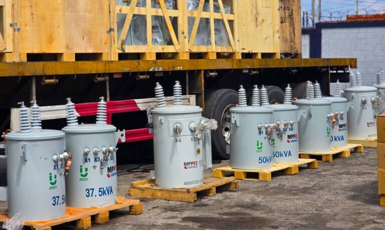 Gobernador entrega 150 nuevos transformadores para distintas parroquias de Maracaibo