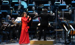 Dudamel se estrena en la Filarmónica de Nueva York arropado por Joaquina y Lizzo