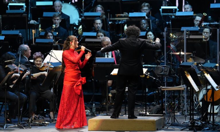 Dudamel se estrena en la Filarmónica de Nueva York arropado por Joaquina y Lizzo