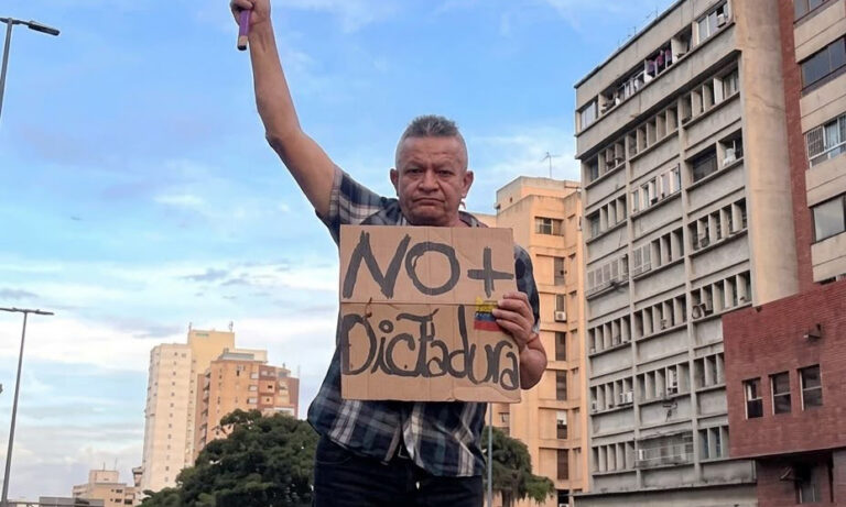Liberan al activista Óscar Morales tras estar detenido en la PNB de Maripérez