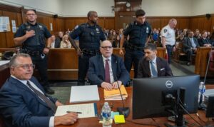 Condenan a Harvey Weinstein a 15 años de cárcel por agresión sexual