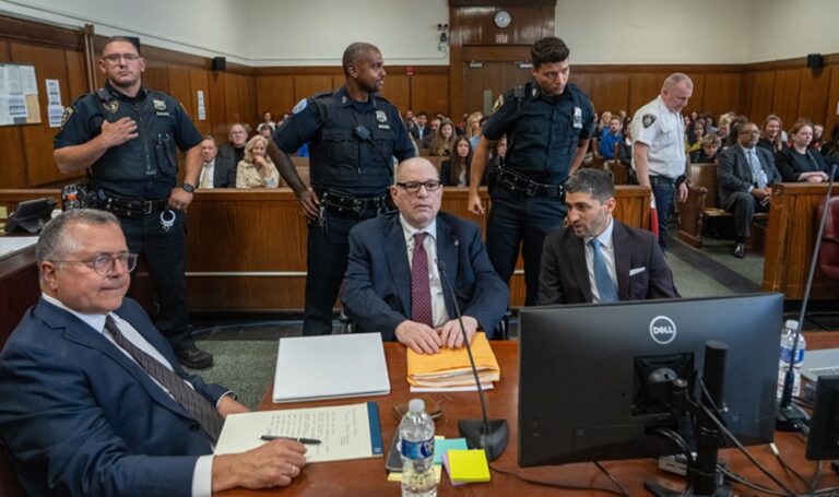 Condenan a Harvey Weinstein a 15 años de cárcel por agresión sexual